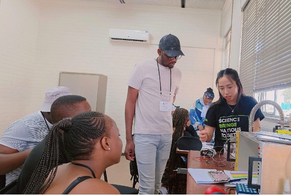 Mai Quỳnh Anh với bài thực hành “Hệ quang phổ alpha (đầu dò silicon PIN diode)”